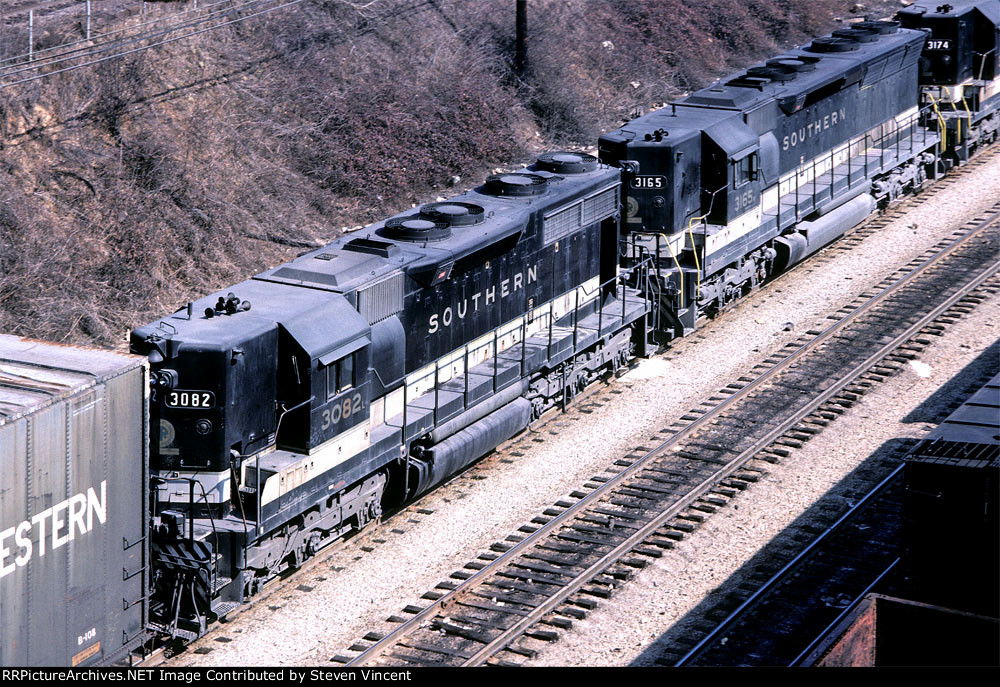 Southern Railway SD35 #3082 with 3165, 3174.